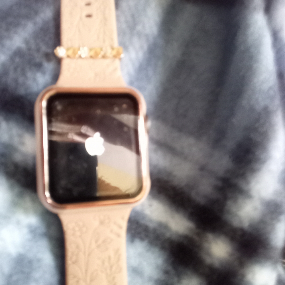 Apple Gold Smartwatch with Elegant Design